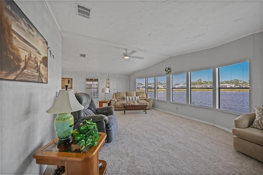 For Sale: $199,900 (3 beds, 2 baths, 1639 Square Feet)