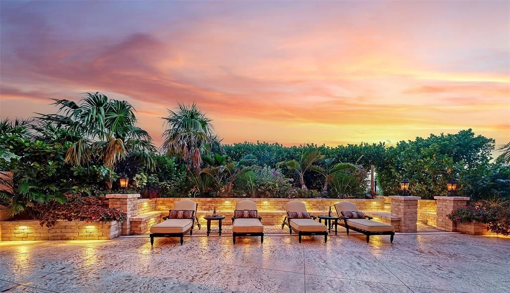 For Sale: $8,250,000 (3 beds, 3 baths, 4728 Square Feet)