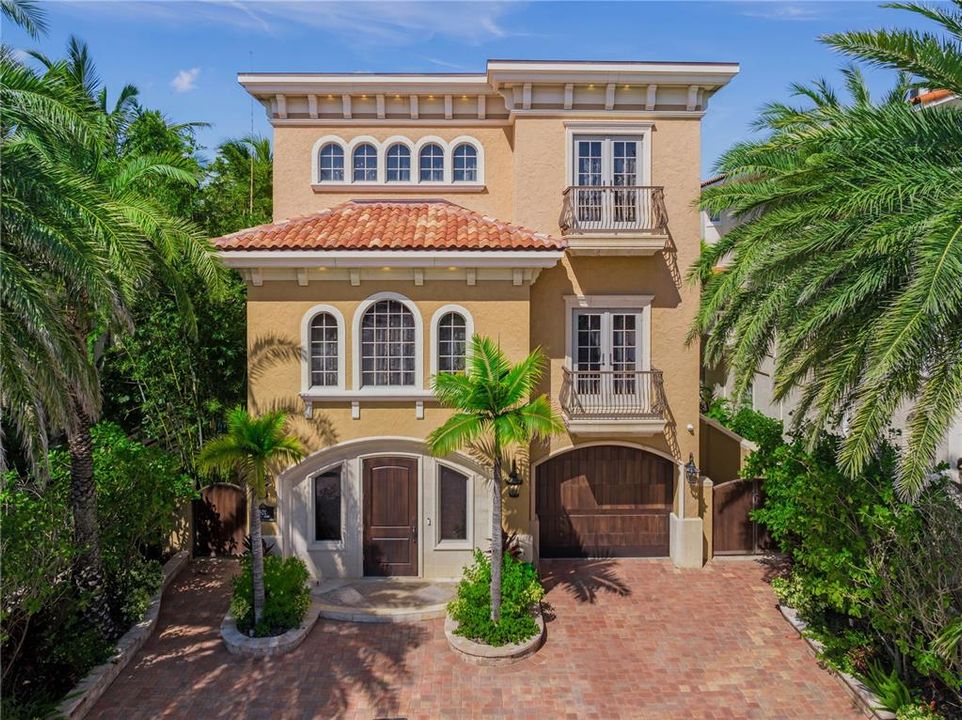 For Sale: $8,250,000 (3 beds, 3 baths, 4728 Square Feet)