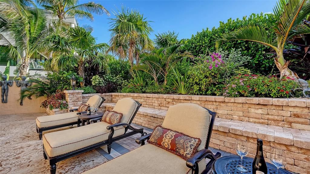 For Sale: $8,250,000 (3 beds, 3 baths, 4728 Square Feet)