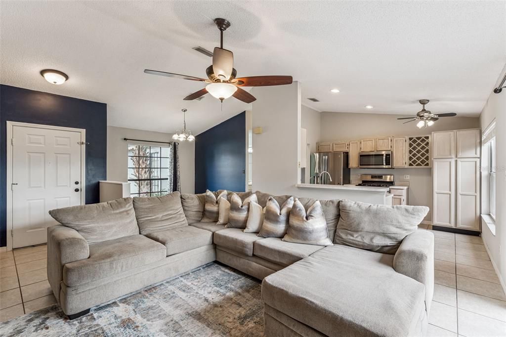 待售: $315,000 (2 贝兹, 2 浴室, 1169 平方英尺)