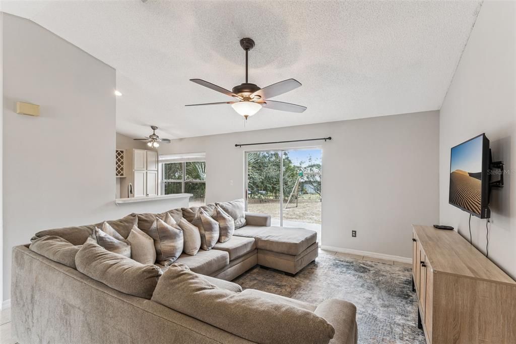 待售: $315,000 (2 贝兹, 2 浴室, 1169 平方英尺)