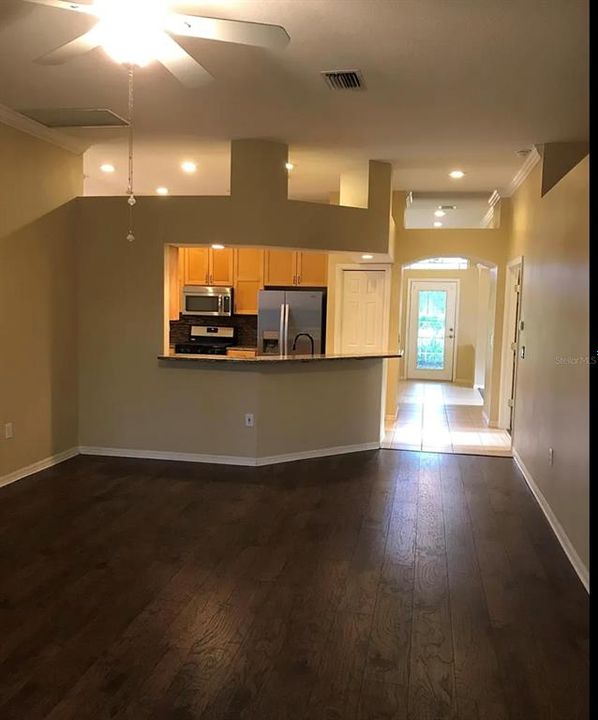 En Renta: $2,595 (4 camas, 2 baños, 2044 Pies cuadrados)