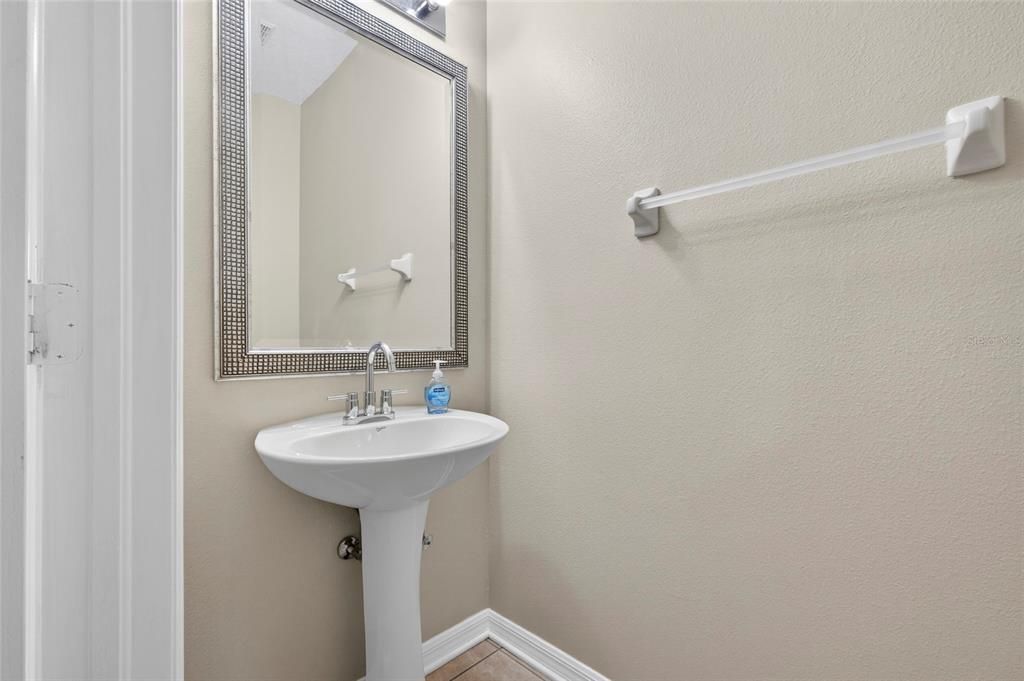 For Sale: $235,000 (3 beds, 2 baths, 1696 Square Feet)