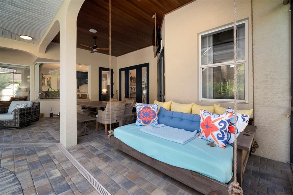 For Sale: $880,000 (4 beds, 3 baths, 2910 Square Feet)