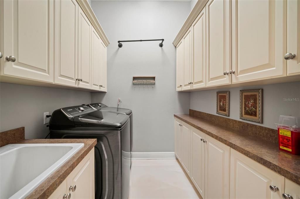 For Sale: $880,000 (4 beds, 3 baths, 2910 Square Feet)