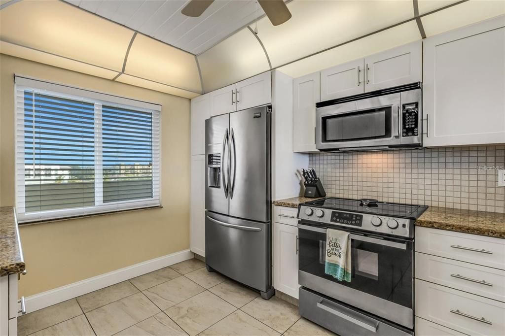 For Sale: $849,999 (2 beds, 2 baths, 1225 Square Feet)