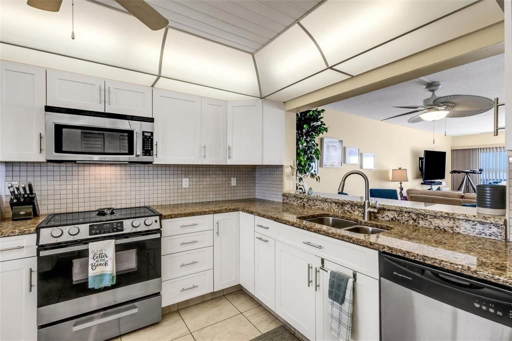 For Sale: $849,999 (2 beds, 2 baths, 1225 Square Feet)