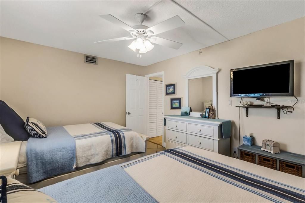 For Sale: $849,999 (2 beds, 2 baths, 1225 Square Feet)