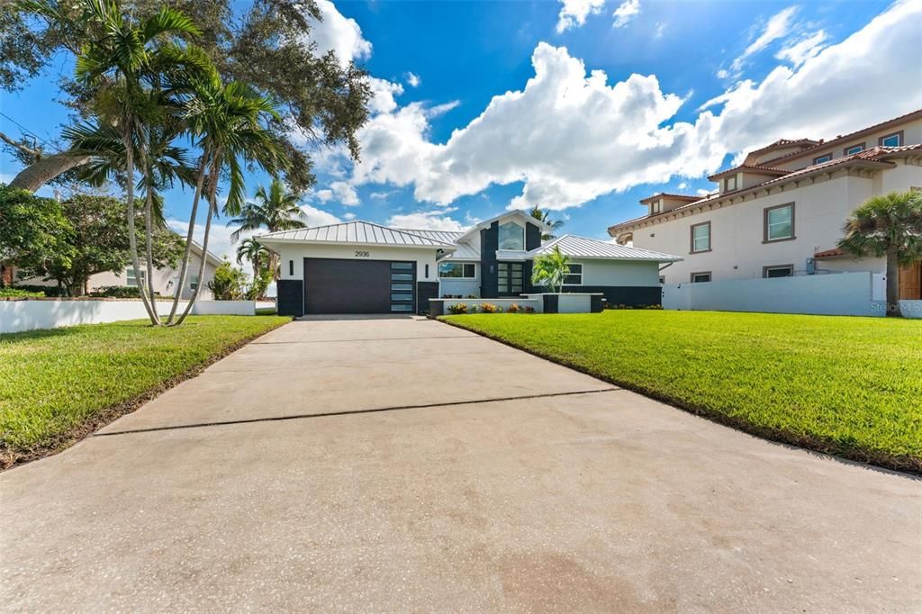 For Sale: $2,000,000 (4 beds, 2 baths, 3062 Square Feet)