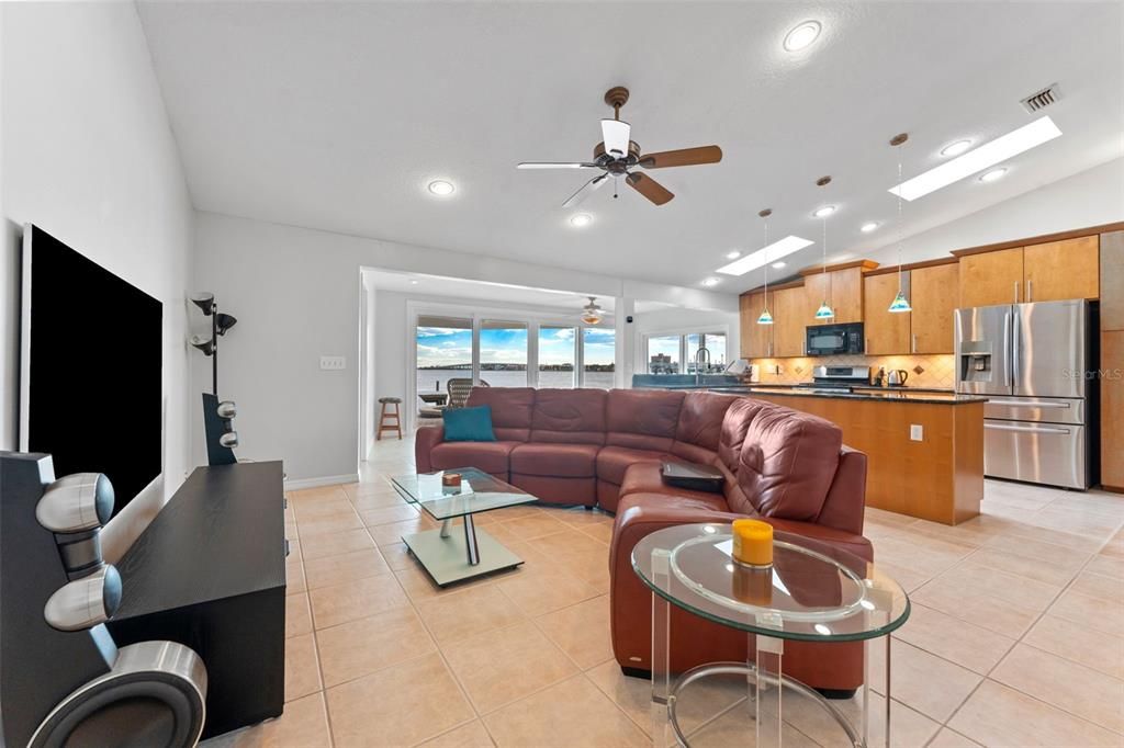 For Sale: $2,000,000 (4 beds, 2 baths, 3062 Square Feet)