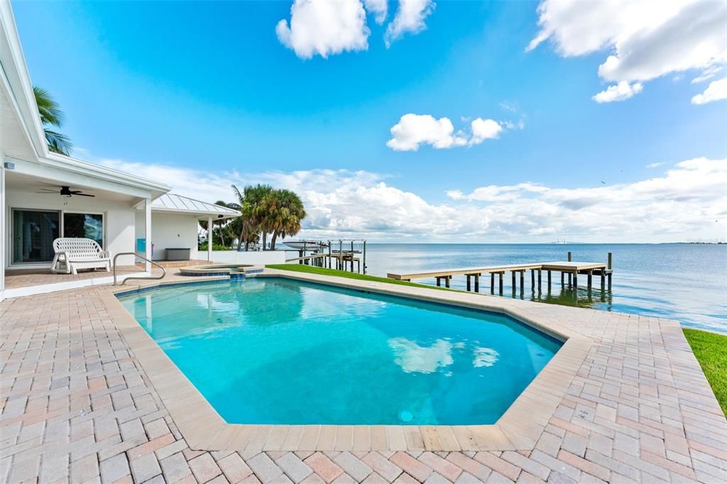 For Sale: $2,000,000 (4 beds, 2 baths, 3062 Square Feet)