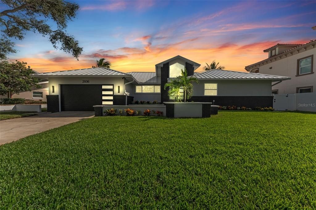 For Sale: $2,000,000 (4 beds, 2 baths, 3062 Square Feet)