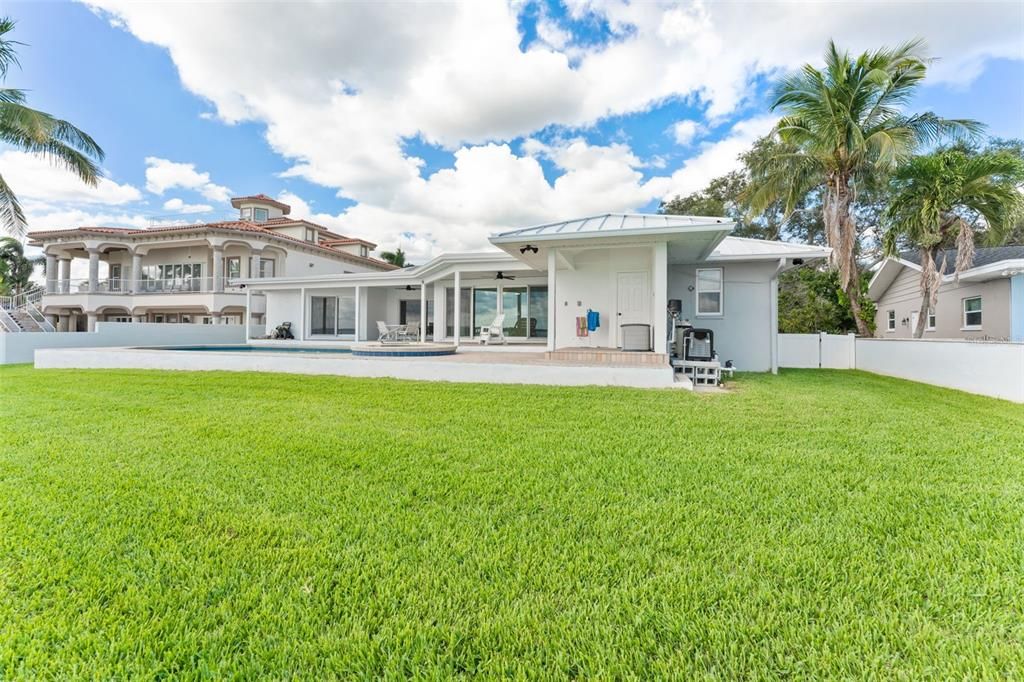 For Sale: $2,000,000 (4 beds, 2 baths, 3062 Square Feet)