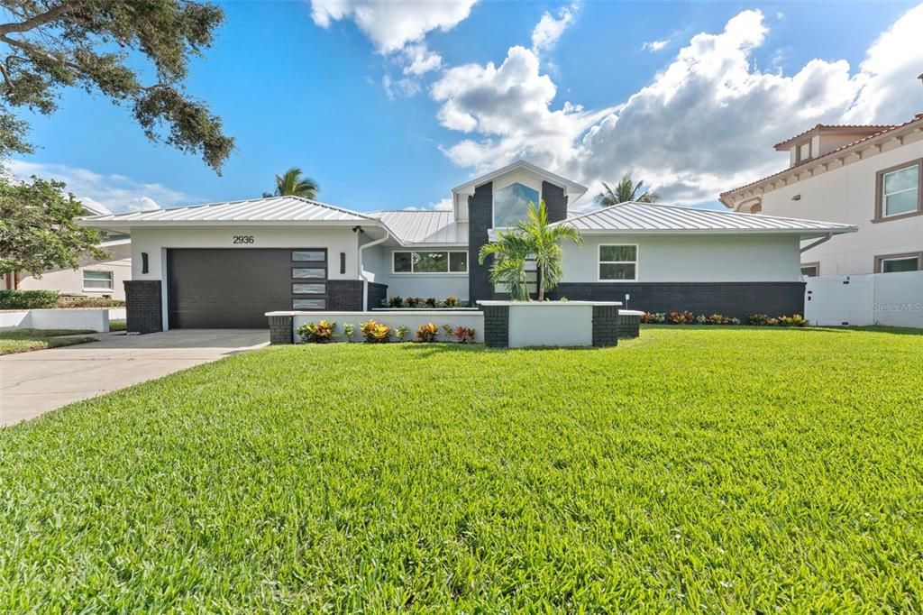 For Sale: $2,000,000 (4 beds, 2 baths, 3062 Square Feet)