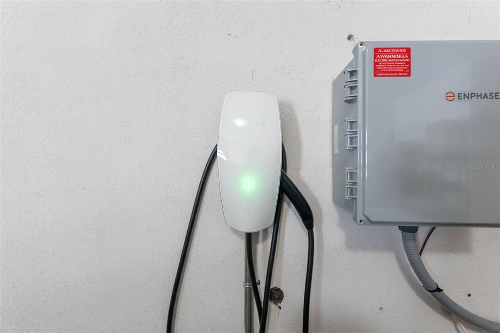 For Sale: $2,000,000 (4 beds, 2 baths, 3062 Square Feet)