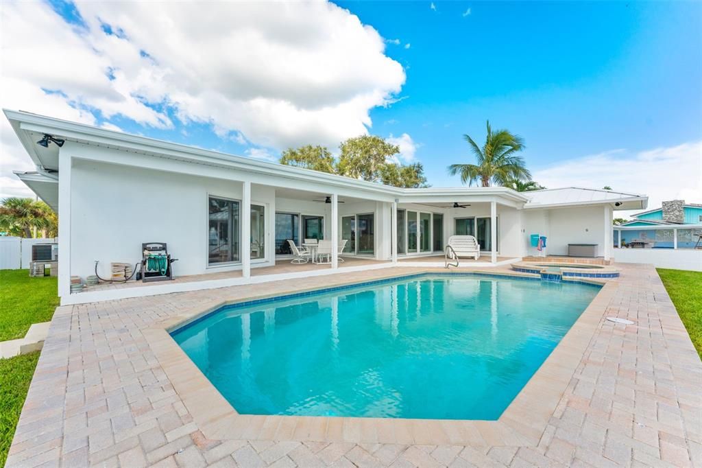 For Sale: $2,000,000 (4 beds, 2 baths, 3062 Square Feet)