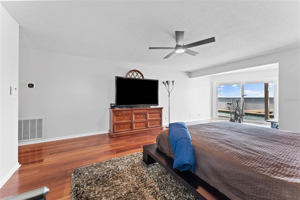 For Sale: $2,000,000 (4 beds, 2 baths, 3062 Square Feet)