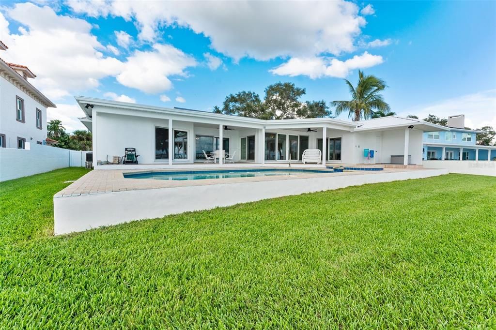 For Sale: $2,000,000 (4 beds, 2 baths, 3062 Square Feet)