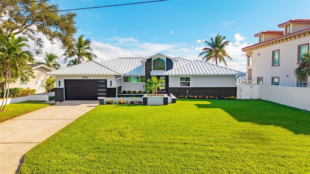 For Sale: $2,000,000 (4 beds, 2 baths, 3062 Square Feet)