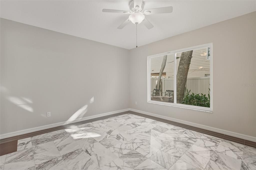 На продажу: $324,900 (1 спален, 1 ванн, 657 Квадратных фут)