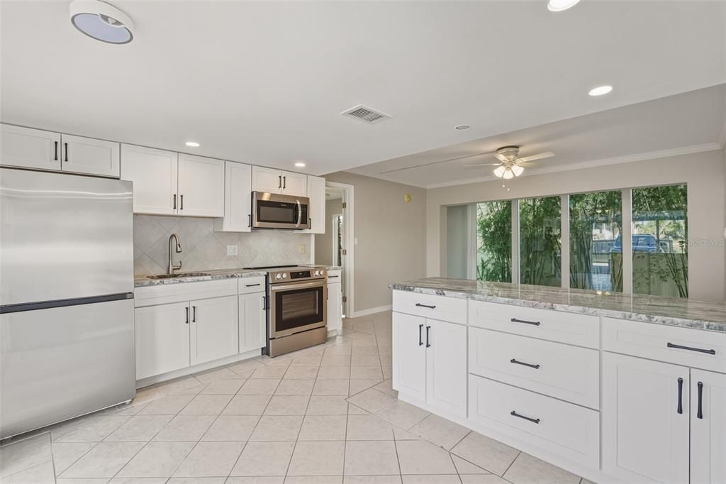 На продажу: $324,900 (1 спален, 1 ванн, 657 Квадратных фут)