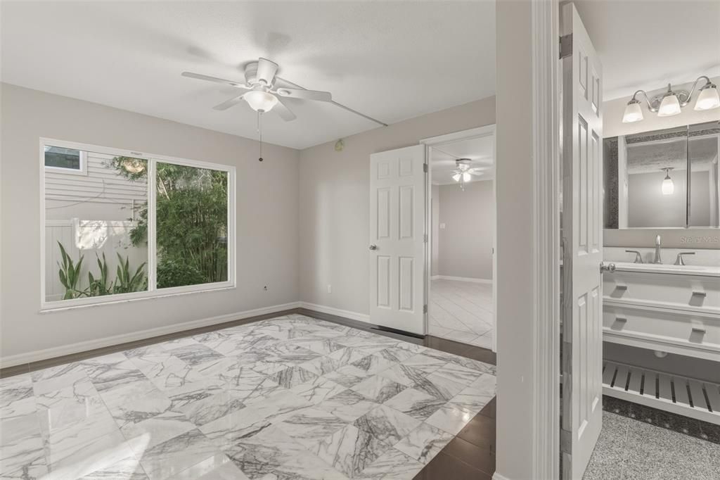 На продажу: $324,900 (1 спален, 1 ванн, 657 Квадратных фут)