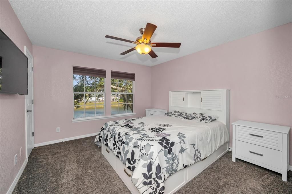 For Sale: $204,900 (2 beds, 2 baths, 1121 Square Feet)