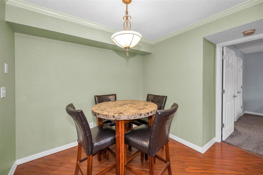 For Sale: $204,900 (2 beds, 2 baths, 1121 Square Feet)