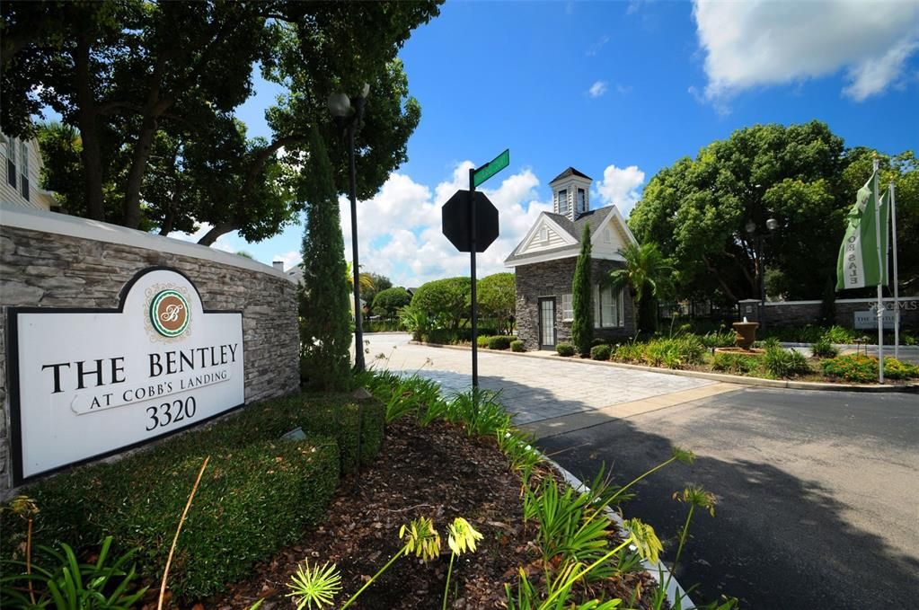 For Sale: $204,900 (2 beds, 2 baths, 1121 Square Feet)