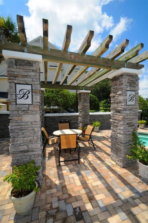 For Sale: $204,900 (2 beds, 2 baths, 1121 Square Feet)