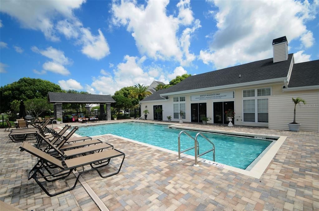 For Sale: $204,900 (2 beds, 2 baths, 1121 Square Feet)