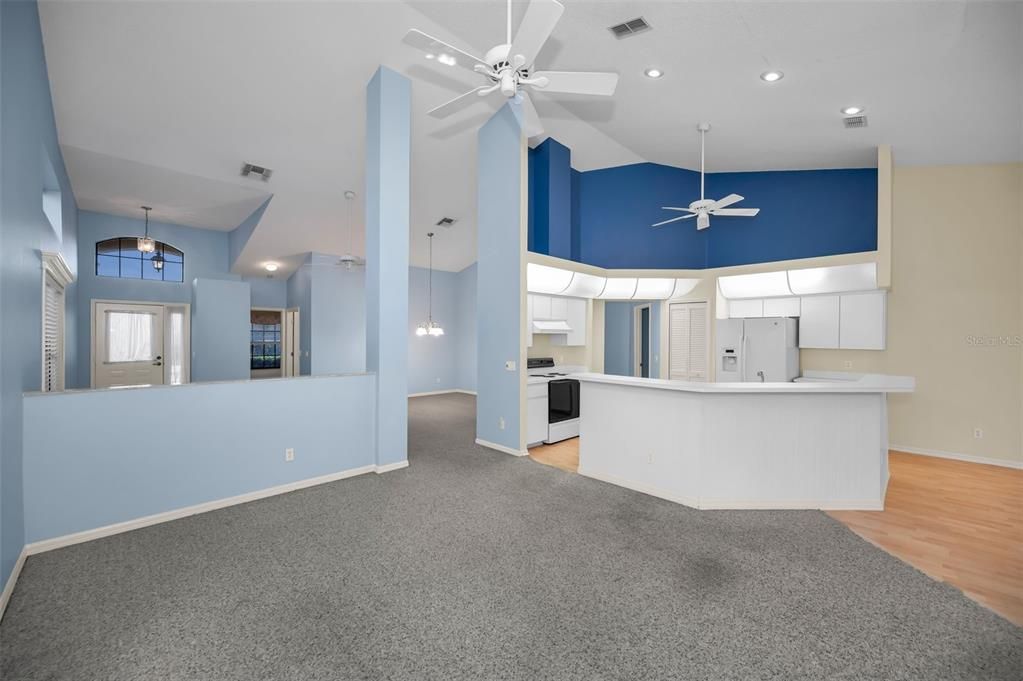 For Sale: $285,000 (2 beds, 2 baths, 1633 Square Feet)