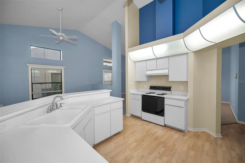 For Sale: $285,000 (2 beds, 2 baths, 1633 Square Feet)