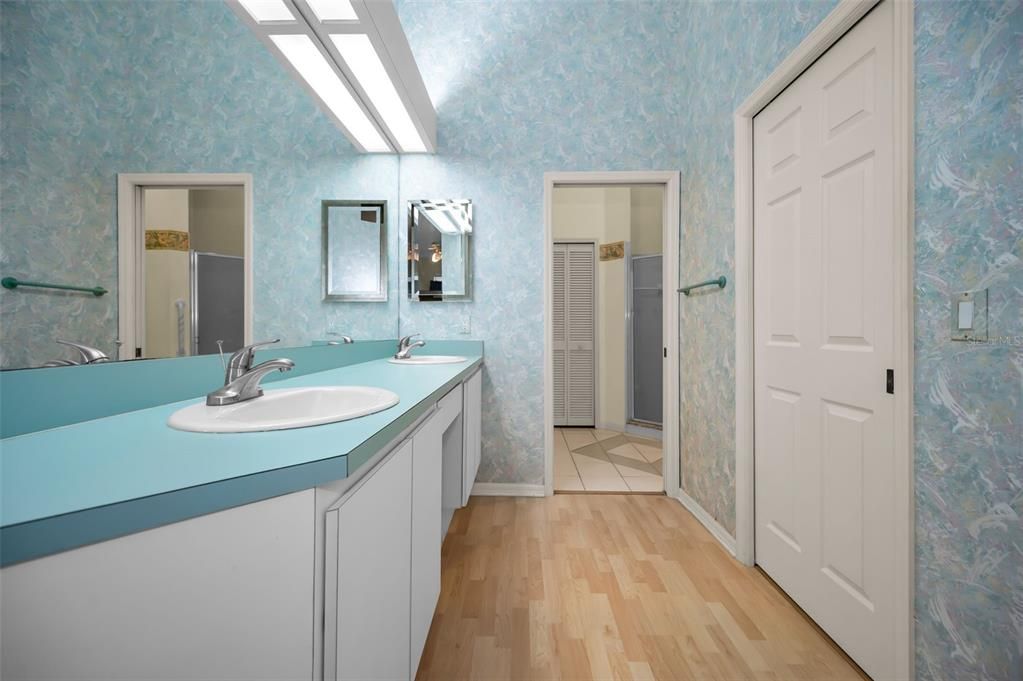 For Sale: $285,000 (2 beds, 2 baths, 1633 Square Feet)