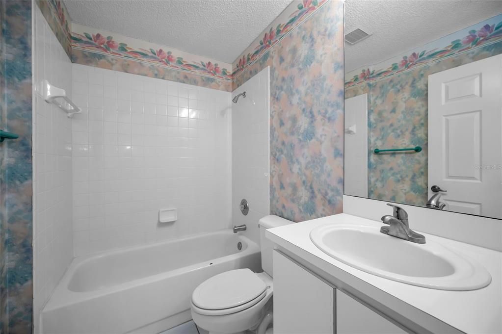 For Sale: $285,000 (2 beds, 2 baths, 1633 Square Feet)