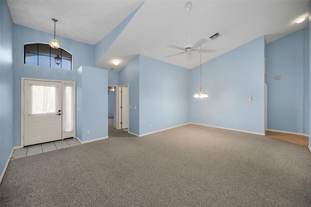 For Sale: $285,000 (2 beds, 2 baths, 1633 Square Feet)