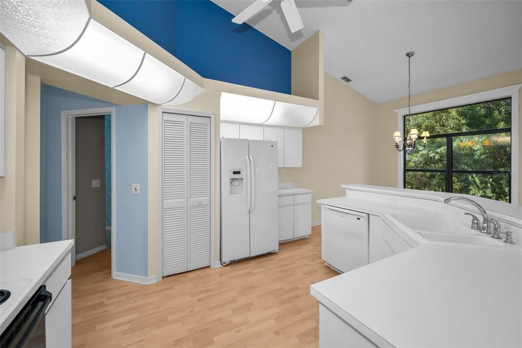 For Sale: $285,000 (2 beds, 2 baths, 1633 Square Feet)