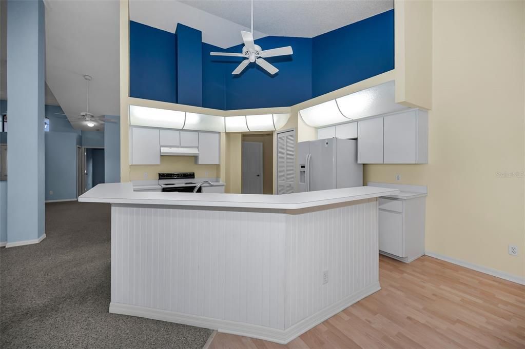 For Sale: $285,000 (2 beds, 2 baths, 1633 Square Feet)