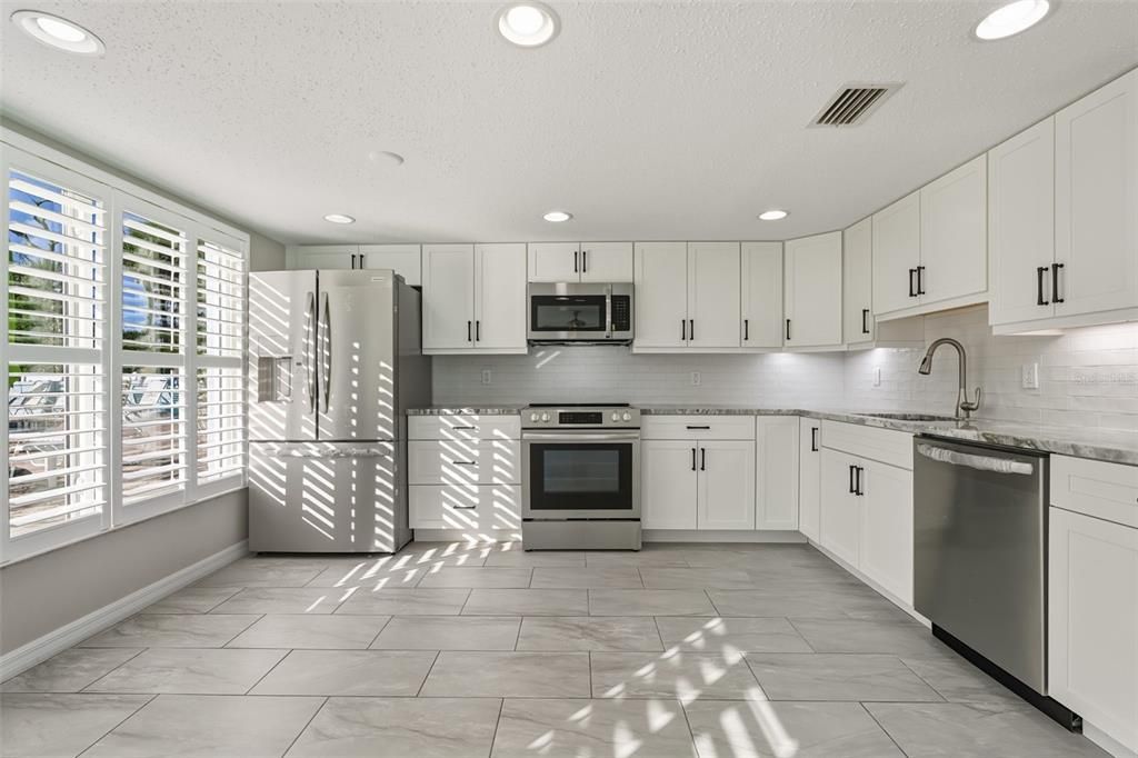 For Sale: $449,900 (2 beds, 2 baths, 912 Square Feet)