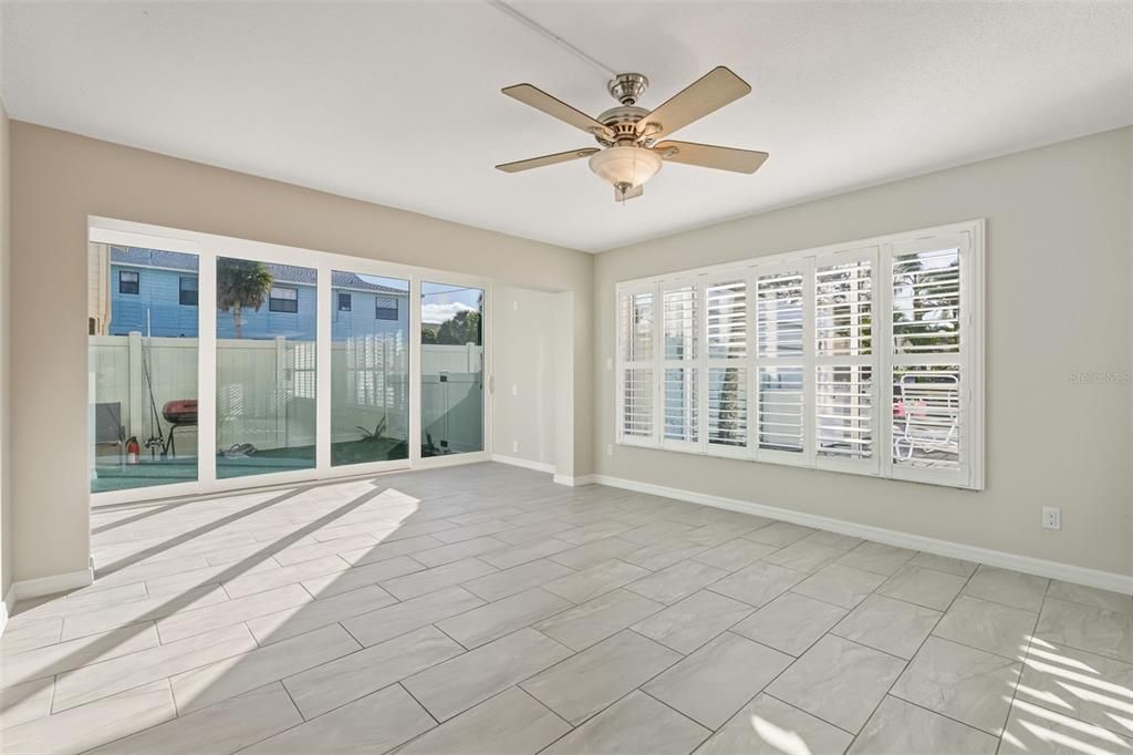 For Sale: $449,900 (2 beds, 2 baths, 912 Square Feet)