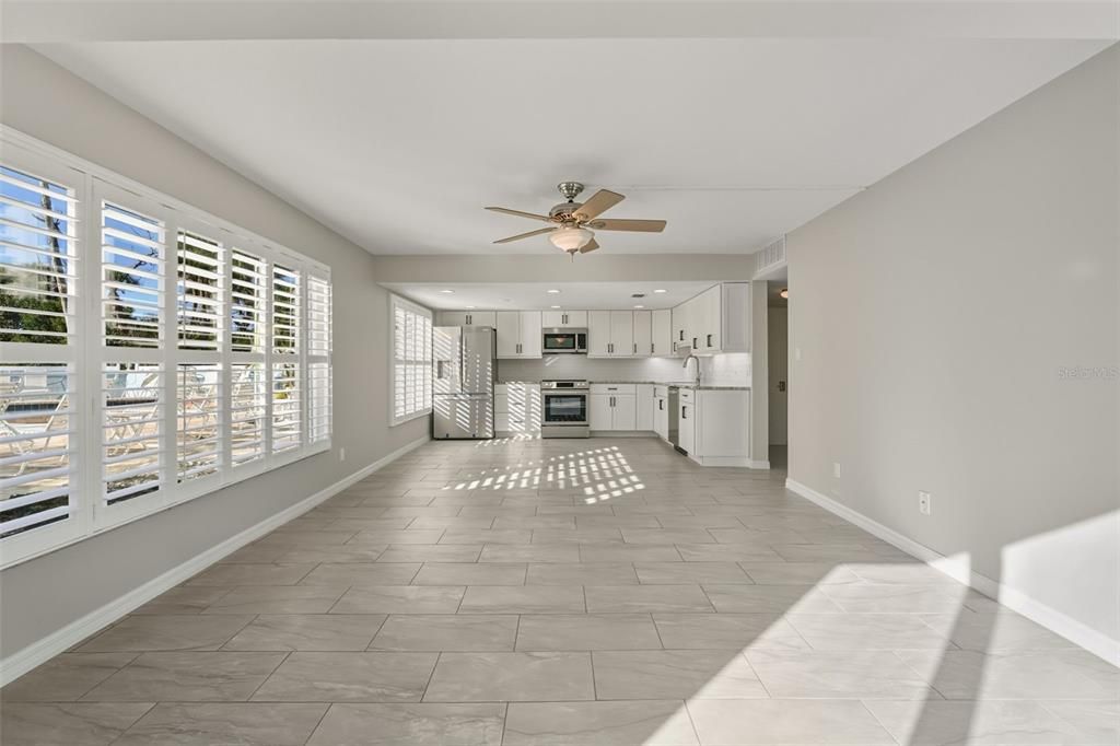 For Sale: $449,900 (2 beds, 2 baths, 912 Square Feet)