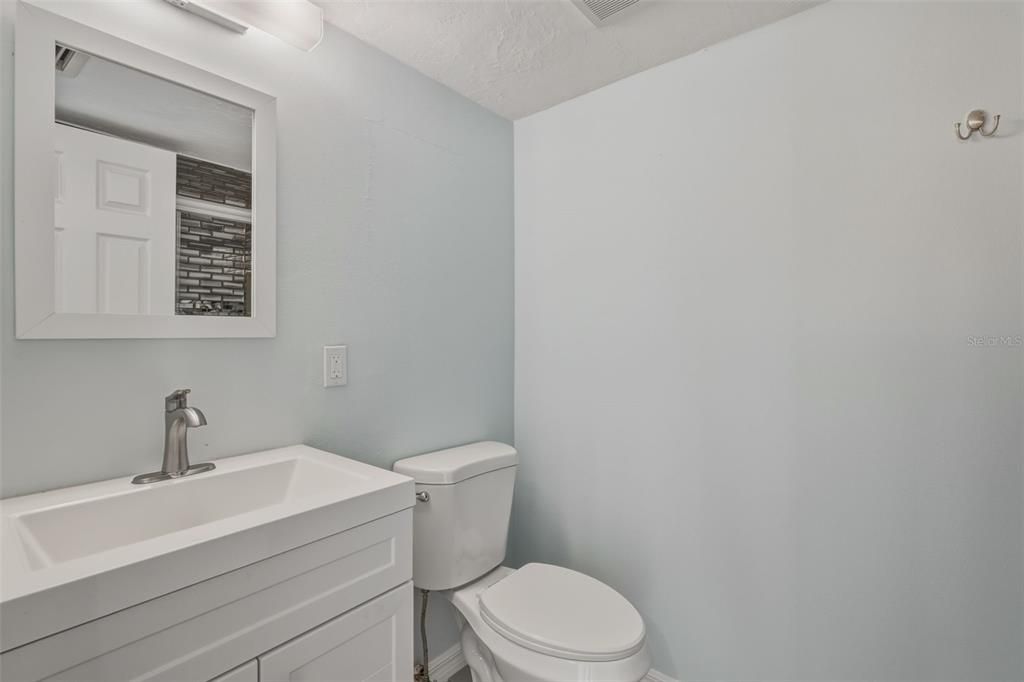 For Sale: $449,900 (2 beds, 2 baths, 912 Square Feet)