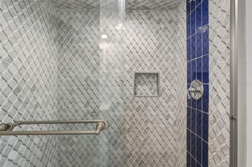 For Sale: $449,900 (2 beds, 2 baths, 912 Square Feet)