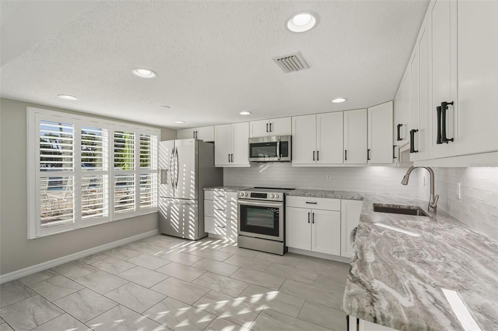 For Sale: $449,900 (2 beds, 2 baths, 912 Square Feet)