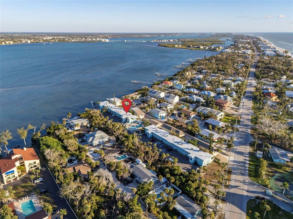 For Sale: $449,900 (2 beds, 2 baths, 912 Square Feet)