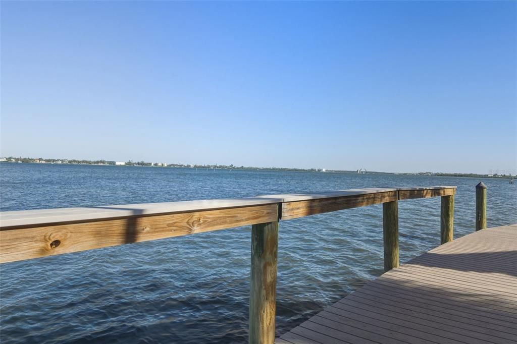 For Sale: $449,900 (2 beds, 2 baths, 912 Square Feet)