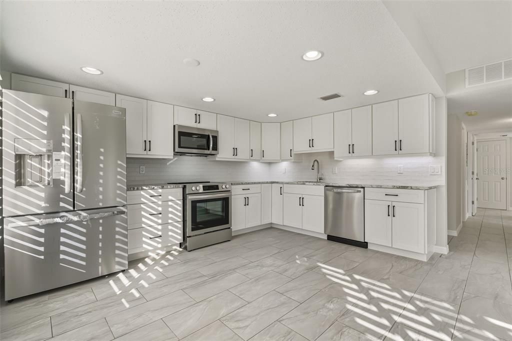 For Sale: $449,900 (2 beds, 2 baths, 912 Square Feet)