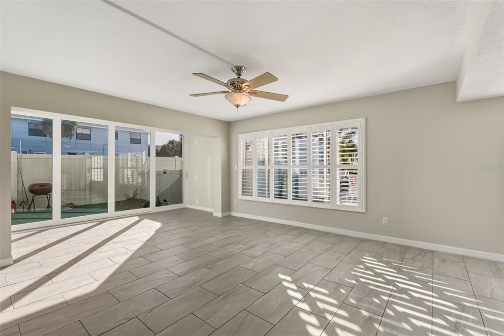 For Sale: $449,900 (2 beds, 2 baths, 912 Square Feet)