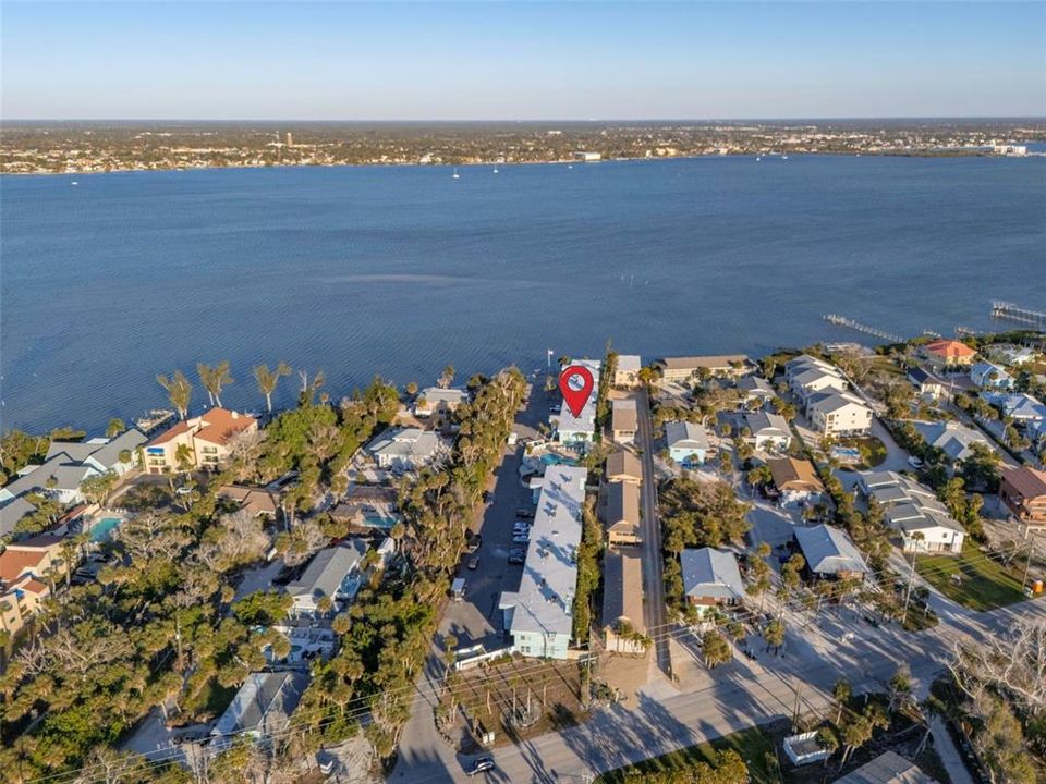 For Sale: $449,900 (2 beds, 2 baths, 912 Square Feet)